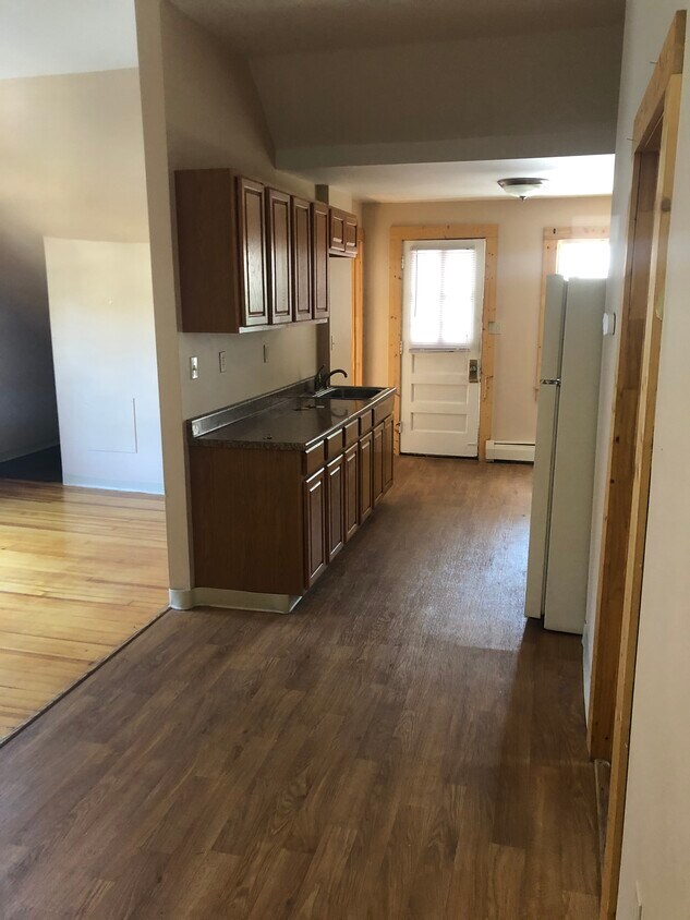 18 Delmont St, Manchester, CT 06042 Apartments in Manchester, CT