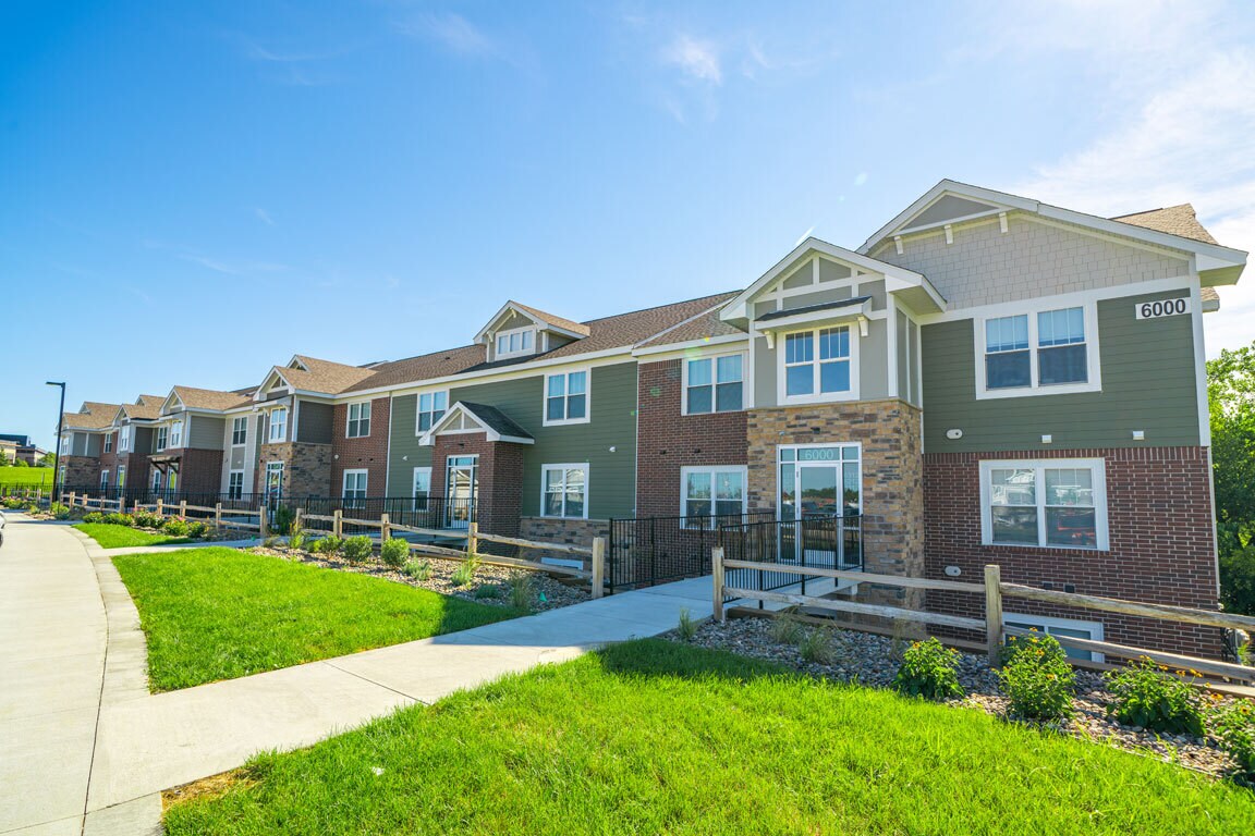 Strathmore Apartment Homes Apartments in West Des Moines, IA