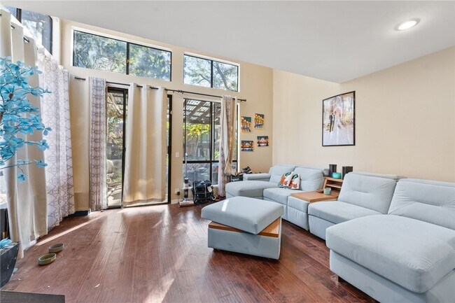 Foto del edificio - 10614 Shoreline Dr