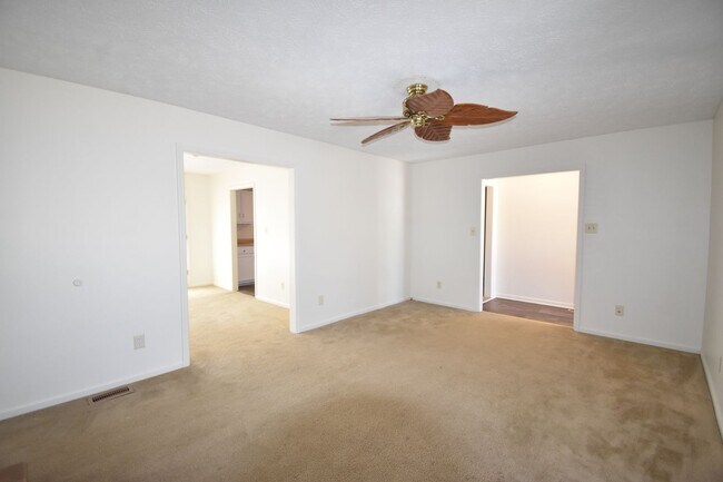 Foto del edificio - 3 Bedroom and 2 Bath Home (No Pets)