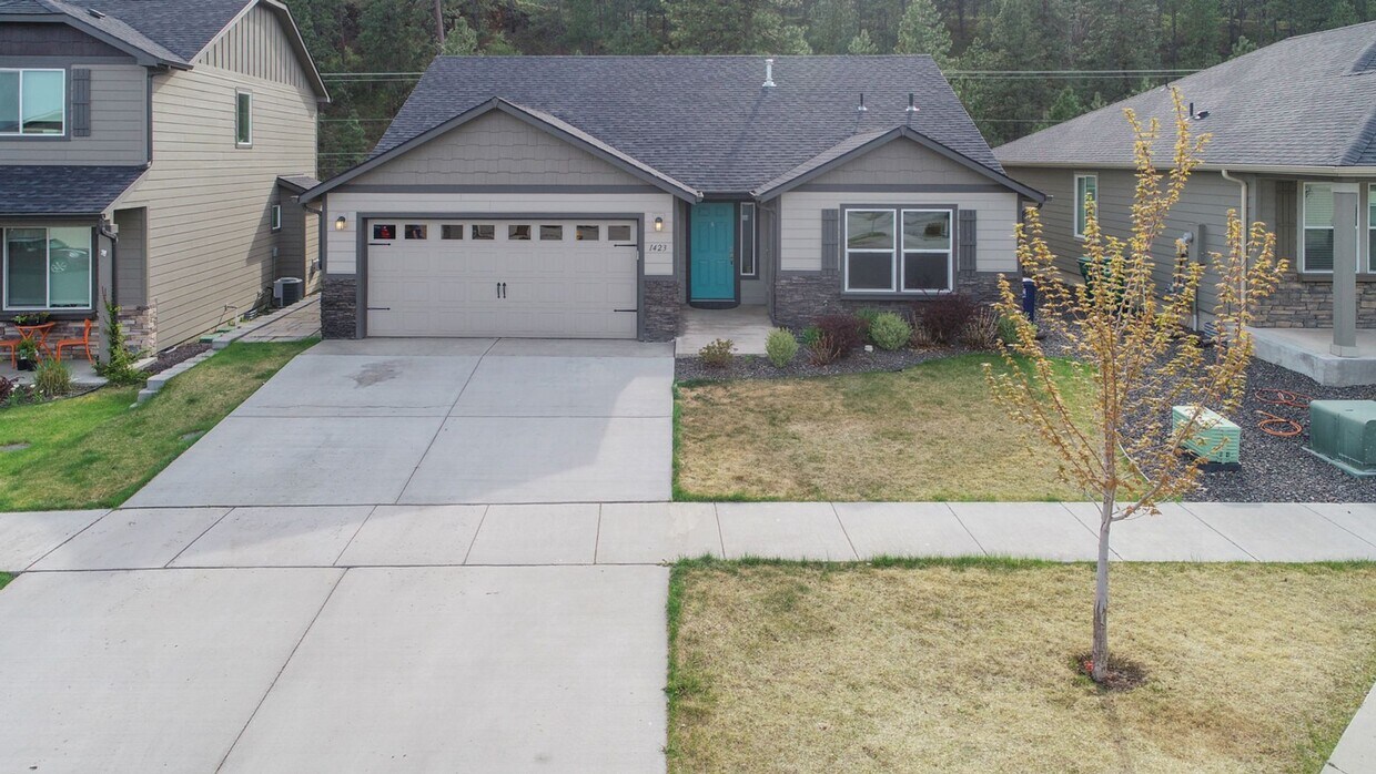 Foto principal - Single floor living 3 Bed 2 Bath home with...