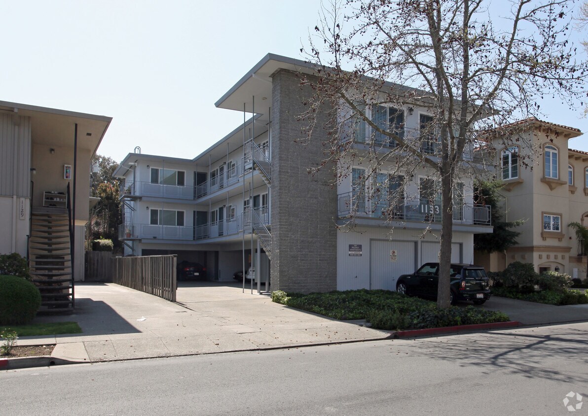 Primary Photo - 1133 Paloma Ave