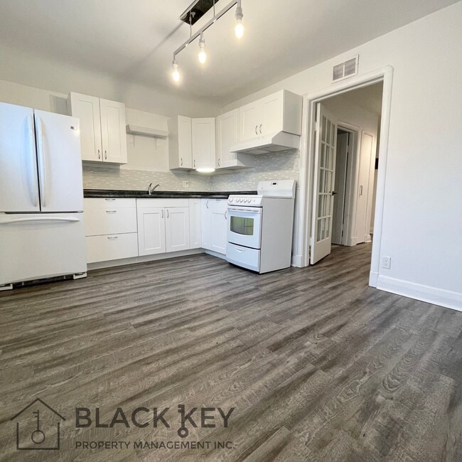 Building Photo - 564 Queens Ave