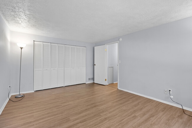 Foto del edificio - 976 Wood Hollow Dr