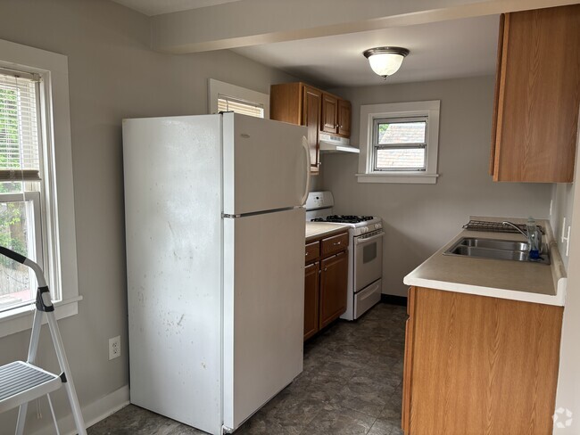 Building Photo - 16 1st St
