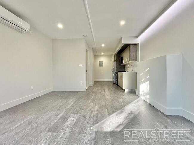 Foto del edificio - Brand New 1 Bed w Full Kitchen Amenities in Prime Crown Heights