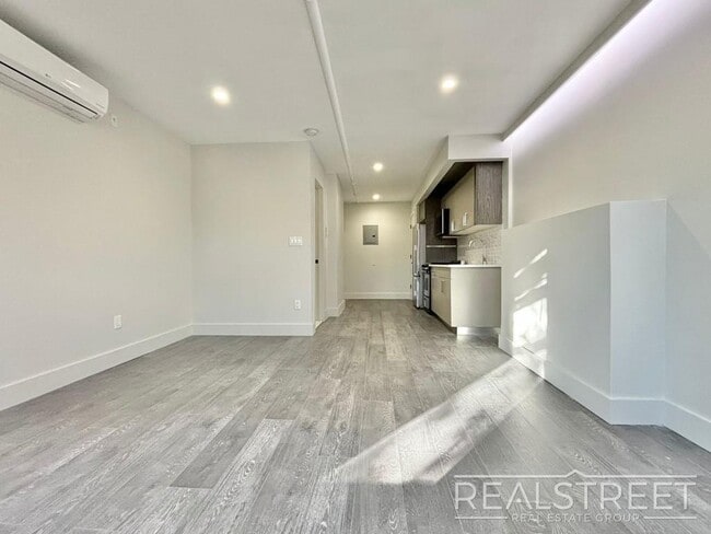Building Photo - Brand New 1 Bed w Full Kitchen Amenities in Prime Crown Heights