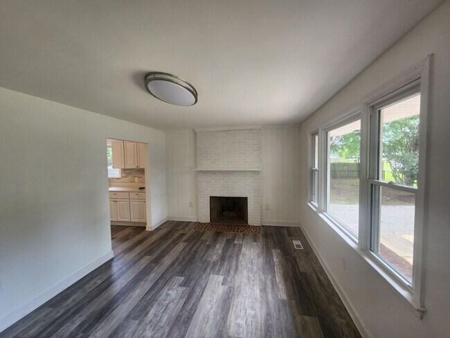 Foto del edificio - Newly Remodeled 3 BR House in Dinwiddie Co...