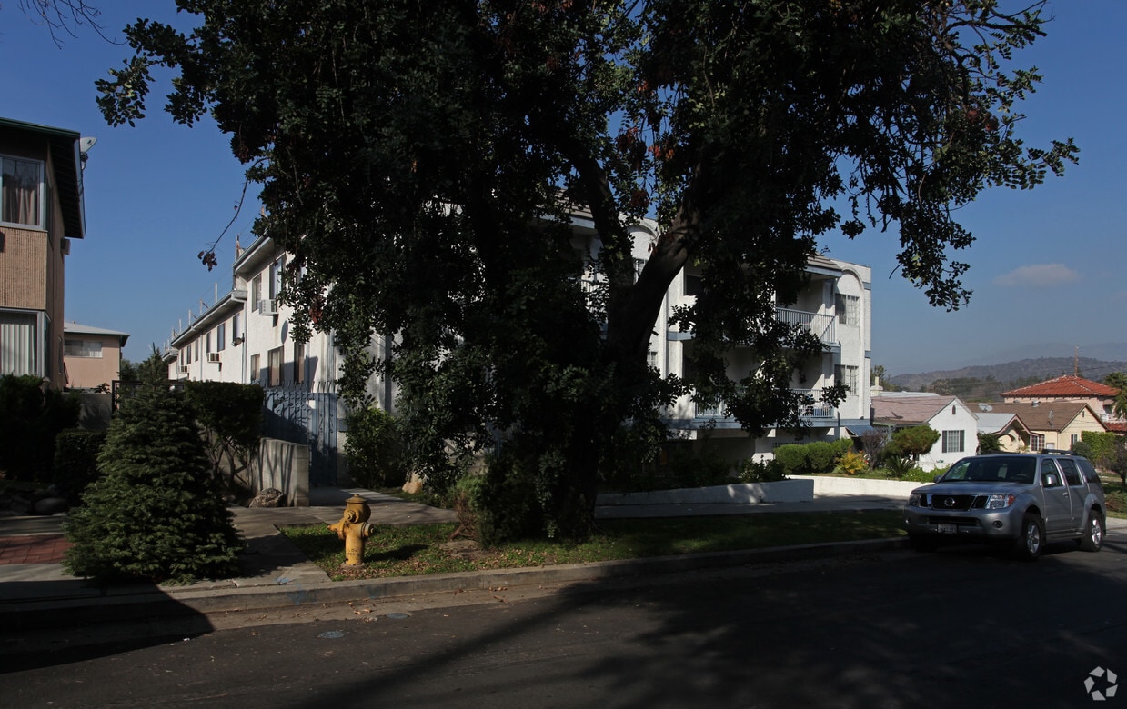 Building Photo - 1357 Armadale Ave