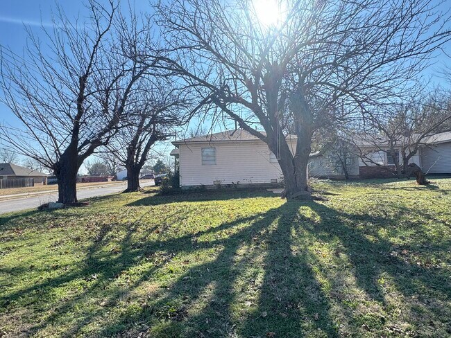 Building Photo - 9111 N Walker Ave