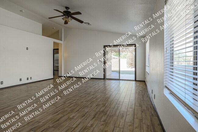 Building Photo - 9316 W Cinnabar Ave
