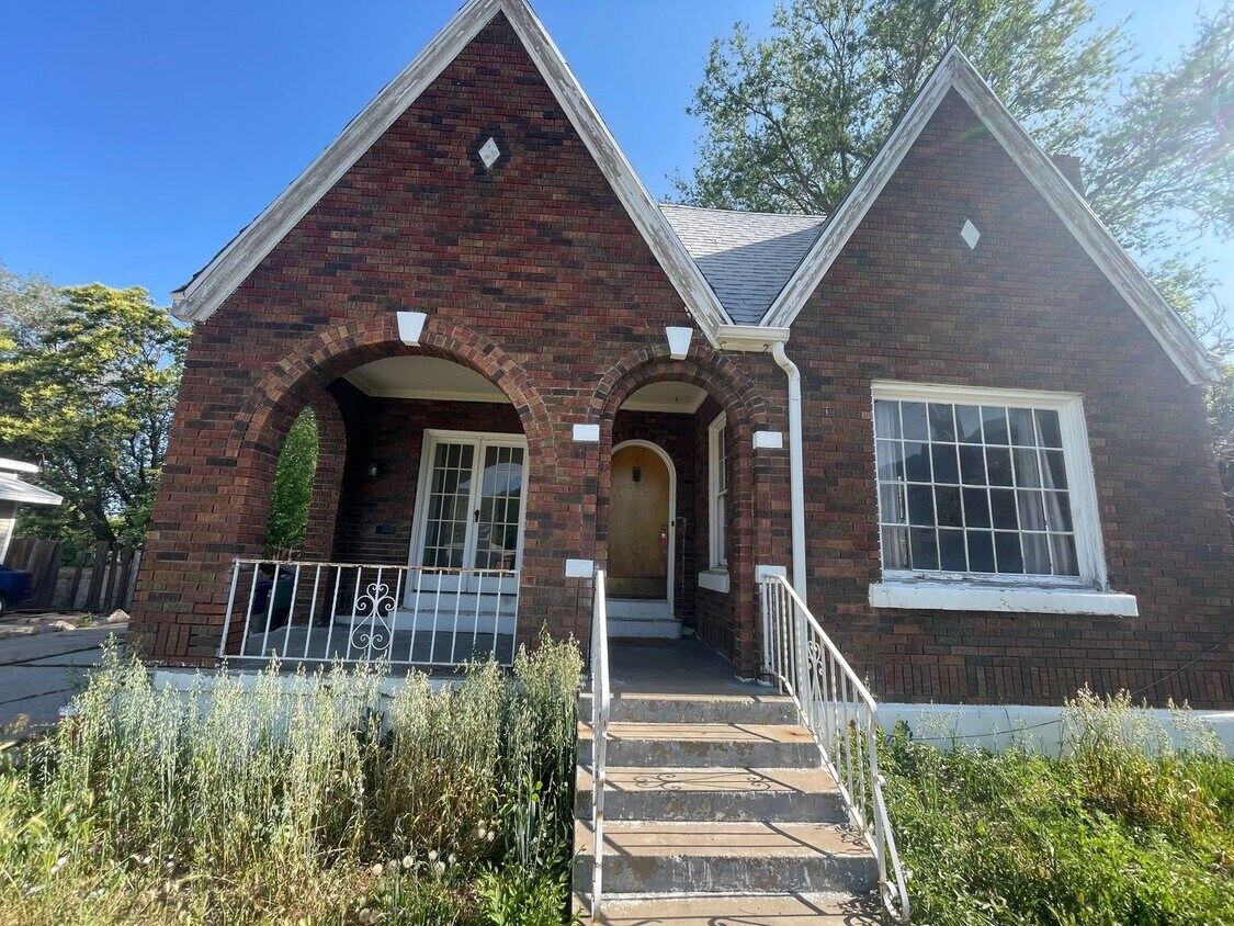Primary Photo - 1436 Swan St