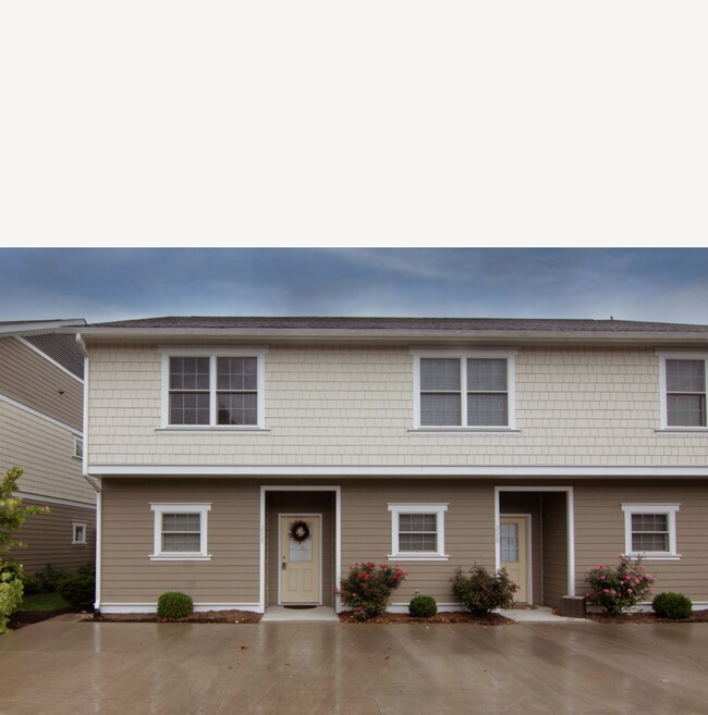 Building Photo - 210 Blackbird Village Cir