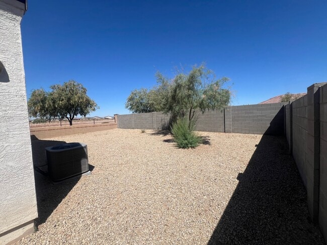 Foto del edificio - 42132 W Manderas Ln