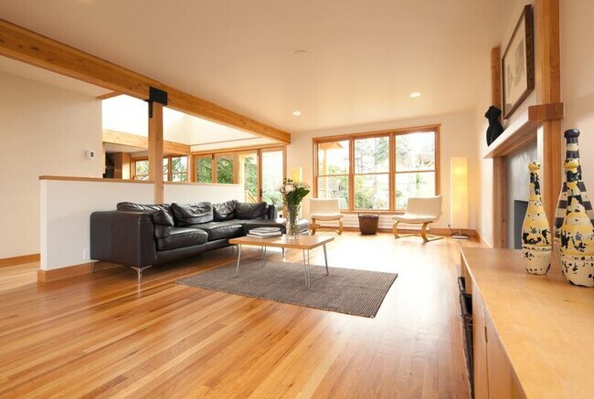 Foto del edificio - 5707 NE 56th St