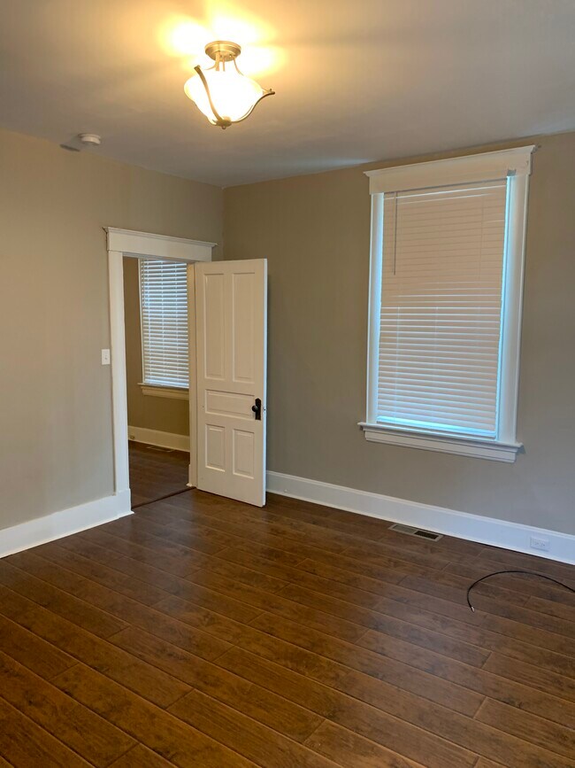 Sala de estar / Dormitorio - 4130 colerain ave