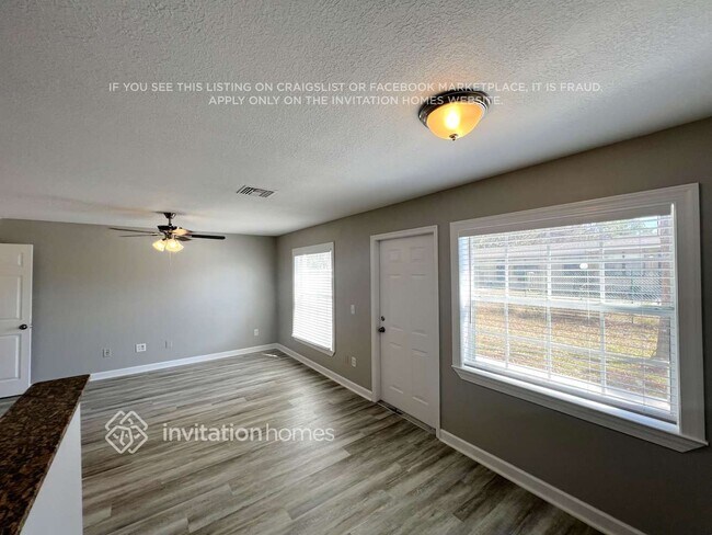 Foto del edificio - 114 Carol Susan Ln