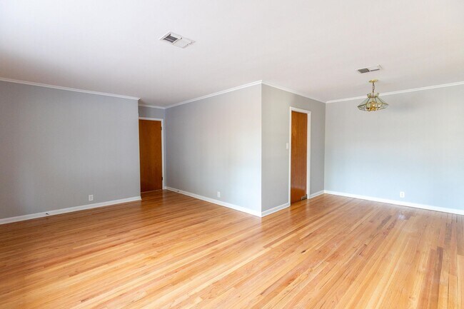 Foto del edificio - Large 3-Bed, 1-Bath Home on Anderson Island – Newly Remodeled!