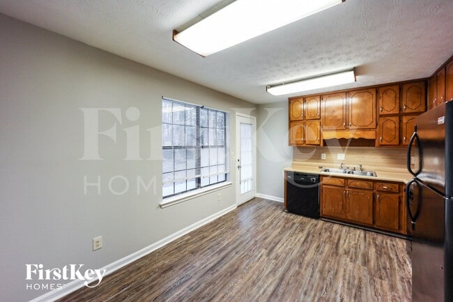 Building Photo - 1327 Labelle St