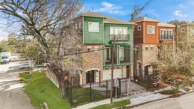 Building Photo - 2736 Cortlandt St