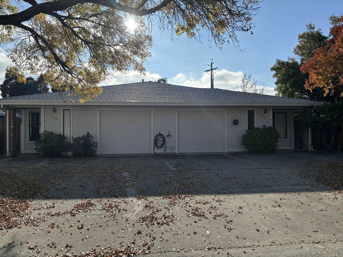 Primary Photo - 1714 Kent St