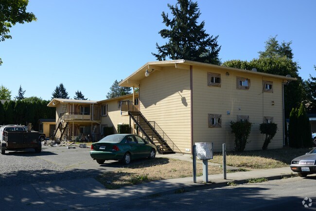 Building Photo - Canby Square Apartments