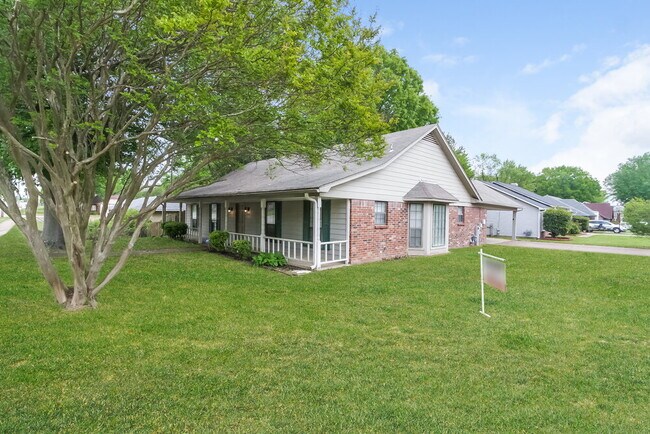 Building Photo - 6708 Henredon Dr