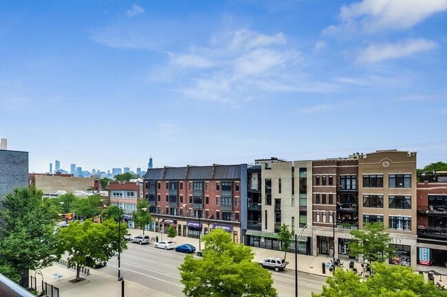 Building Photo - 2032 W Division St