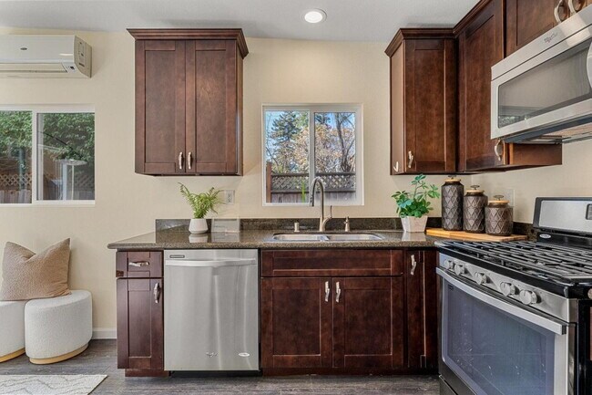 Foto del edificio - "Charming 1-Bedroom Apartment in the Heart of Bronx – Your Perfect Urban Retreat!"