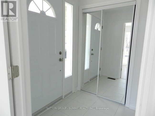 Building Photo - 5305-5305 Glen Erin Dr