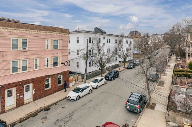 Building Photo - 8-14 Craigie St