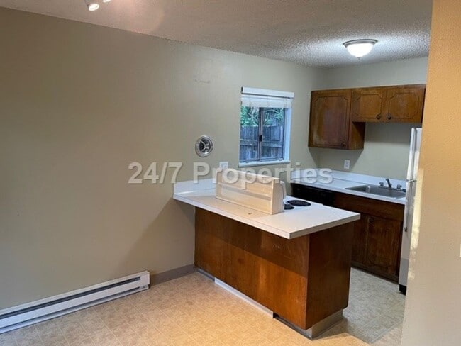 Building Photo - 351 NE 78th Ave