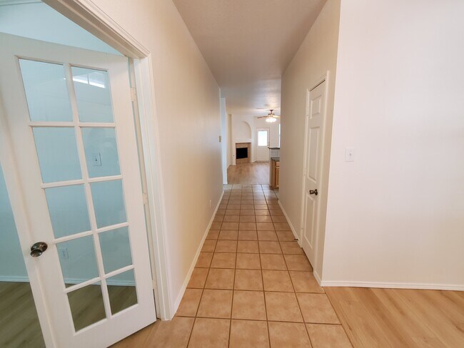 Entryway - 1808 Crest Hollow Cir
