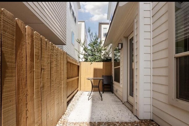 área al aire libre - 3839 Harry Wurzbach Rd