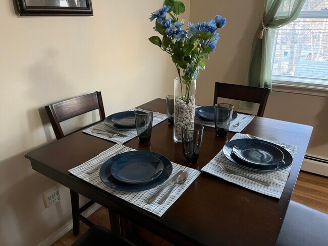 Área de comedor - 16 Caesar Dr