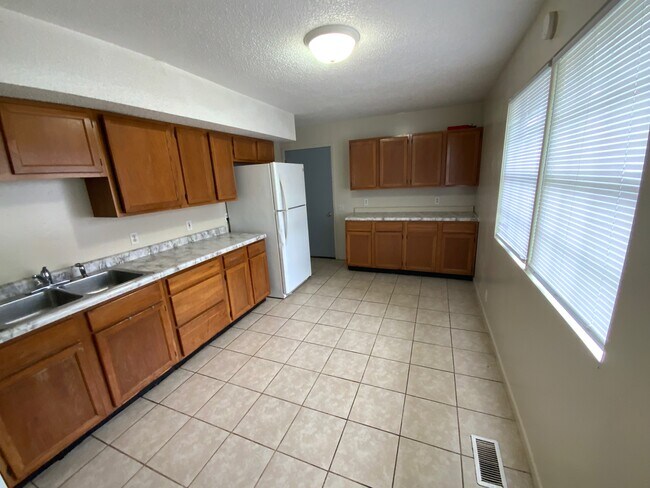 Foto del edificio - 1236 Edgewood Park Cir