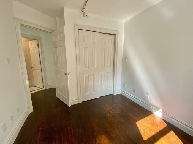 Foto del edificio - 226 W 13th St