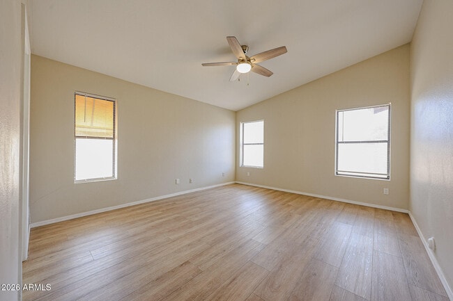Building Photo - 6320 W Paradise Ln