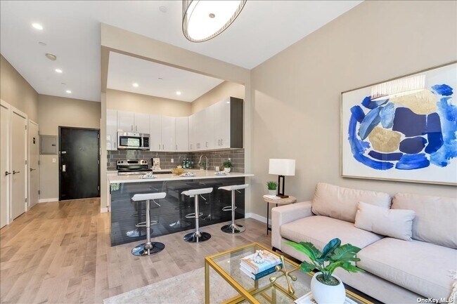 Foto del edificio - 29-28 Newtown Ave