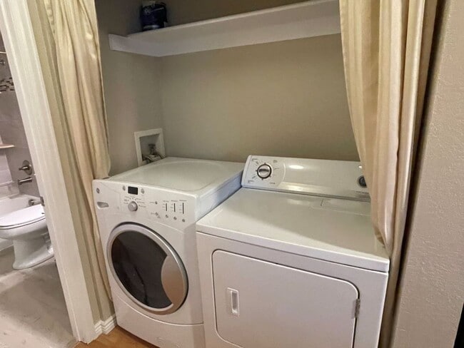 Building Photo - 1 Bedroom Condo in gated Hunting Meadows