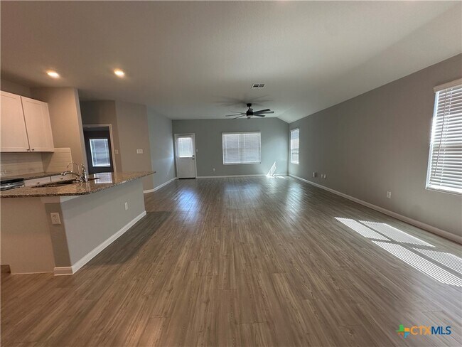 Foto del edificio - 341 Cordova Xing