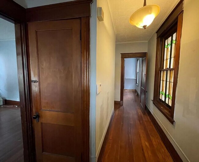 Entry way - 1624 Jonathan Ave