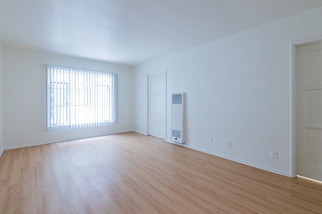 Building Photo - 729 Gayley Ave
