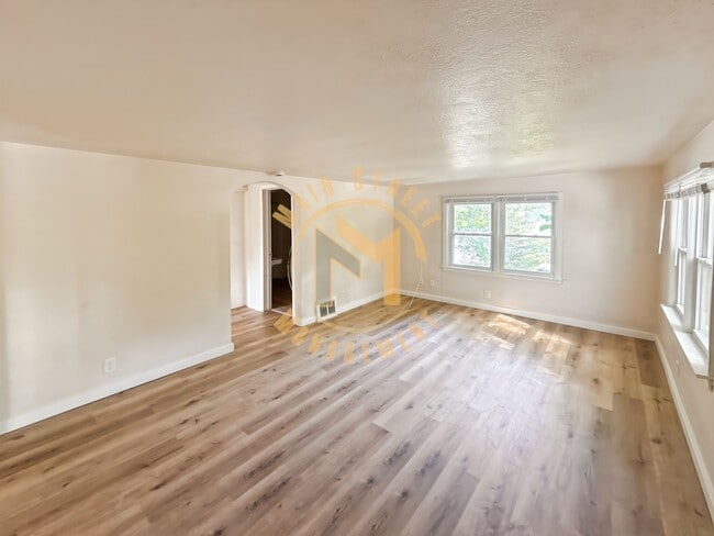 Building Photo - 538 Morris Ave