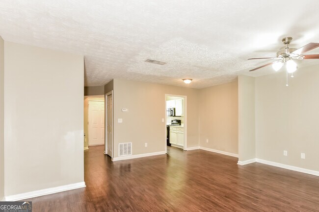 Foto del edificio - 5963 Sherwood Trace