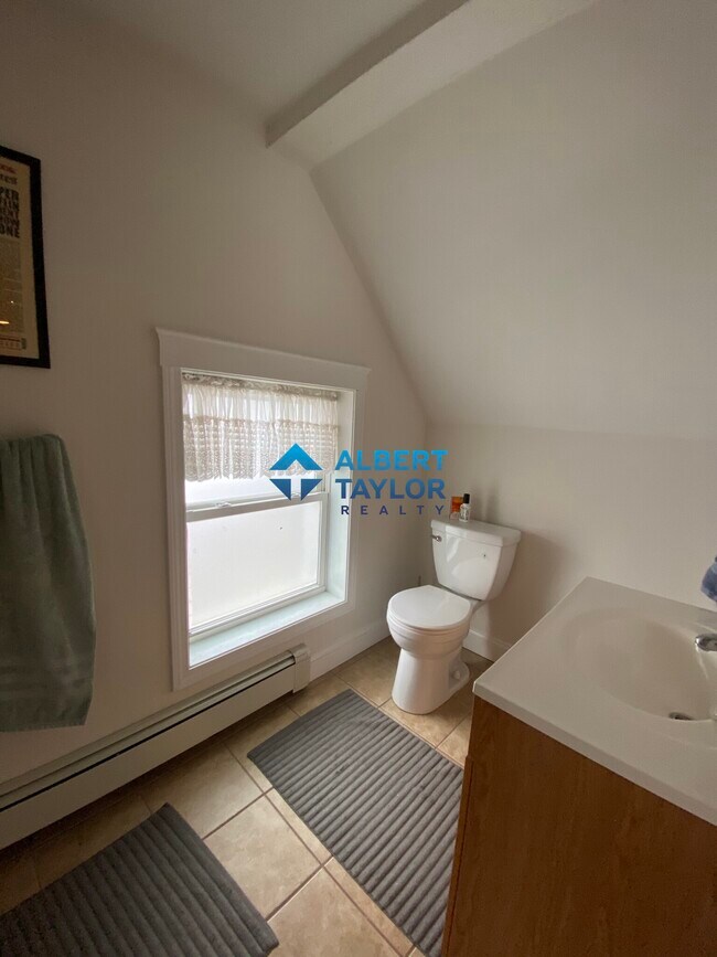 Building Photo - 339 Centre St