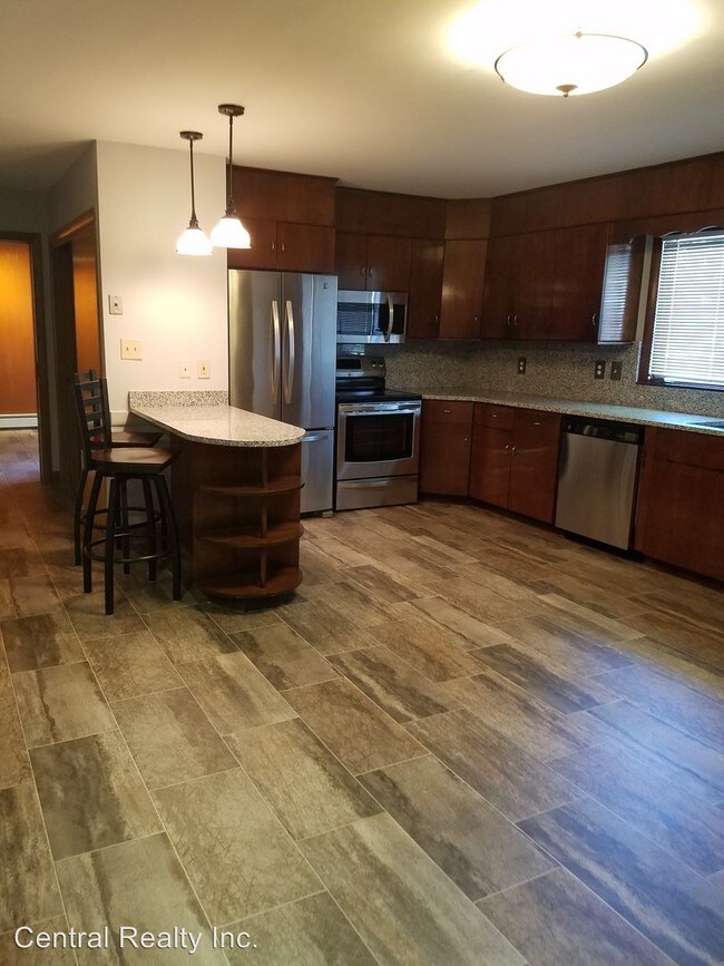 Foto del edificio - 3 br, 1 bath House - 105 Ledge Street