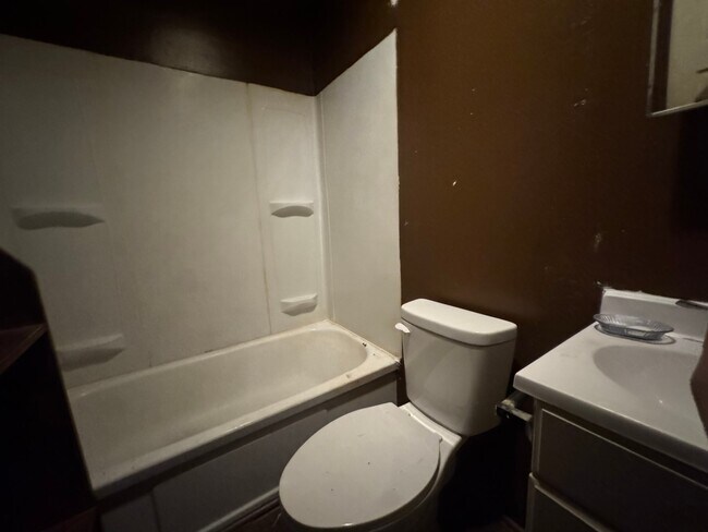 Foto del edificio - 1311 N Walnut Grove Ave