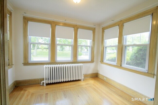 Building Photo - 38 Hervey St