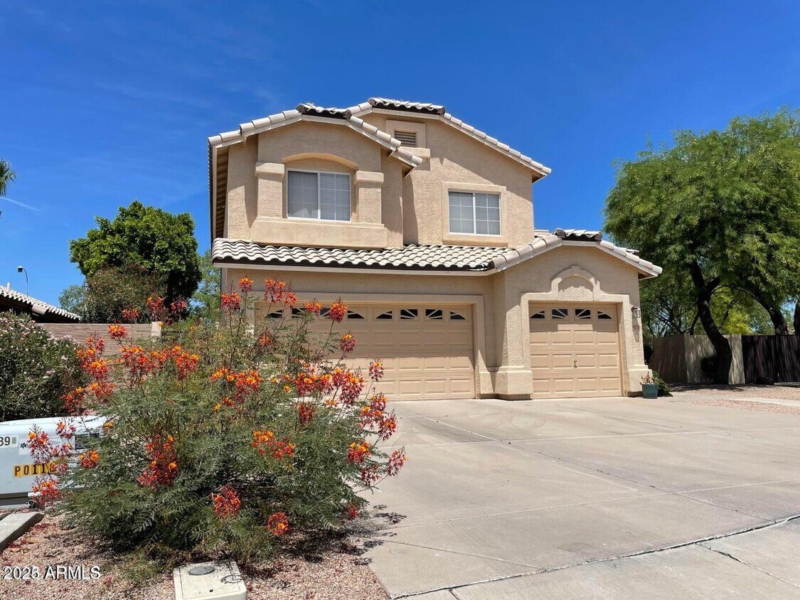 Foto principal - 970 N Willow St